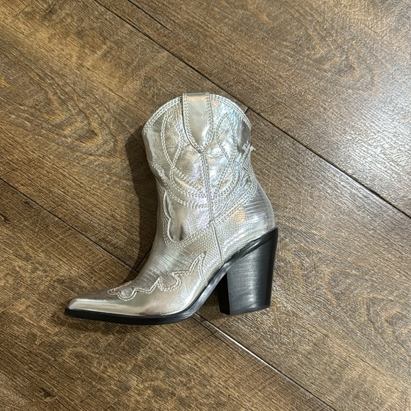 ALDO Nurodeo Western Boot in size 5 worn once. No show of wear, no box - Picture 3 of 4